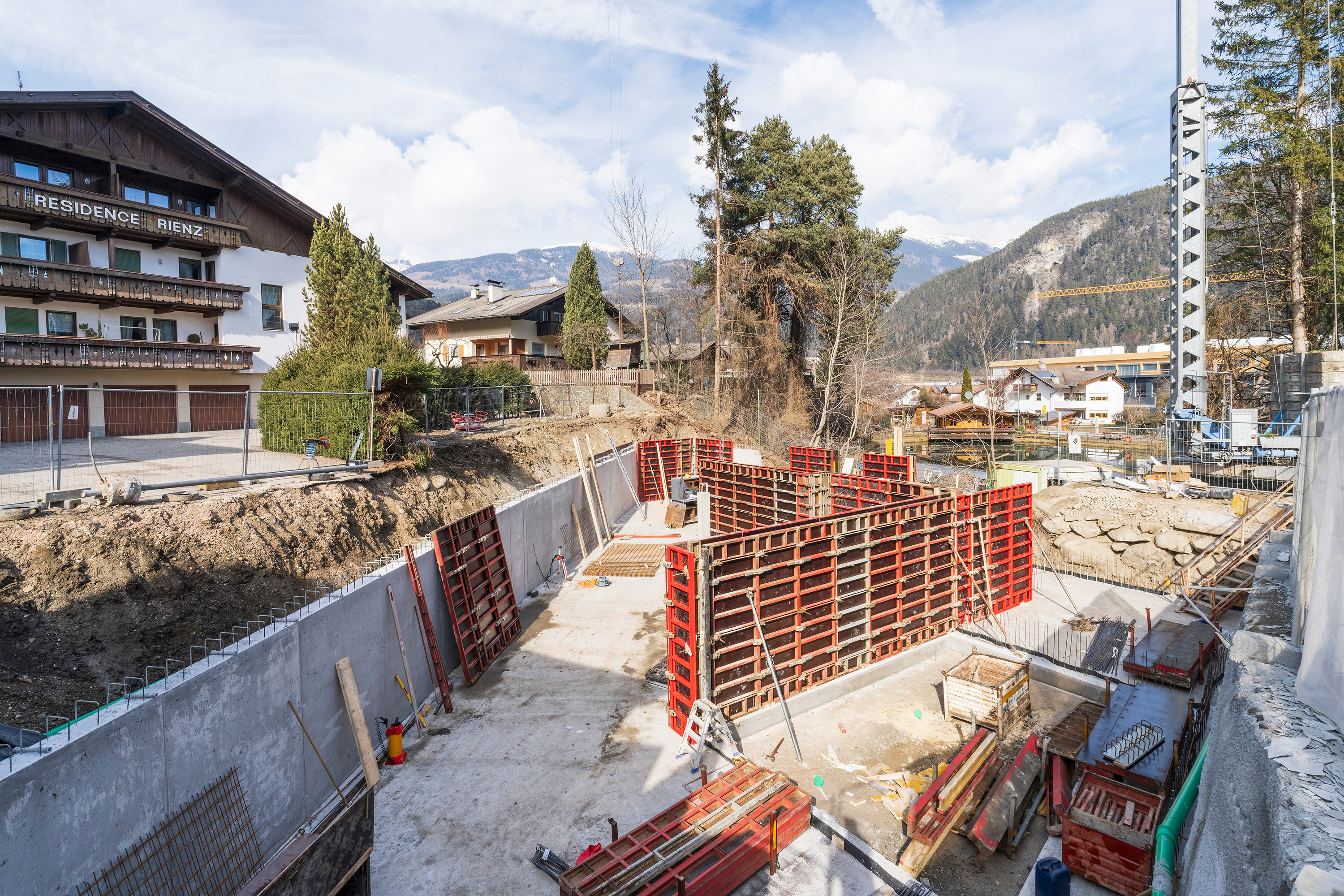 Casa residenziale con parcheggio interrato, Casteldarne / Chienes
