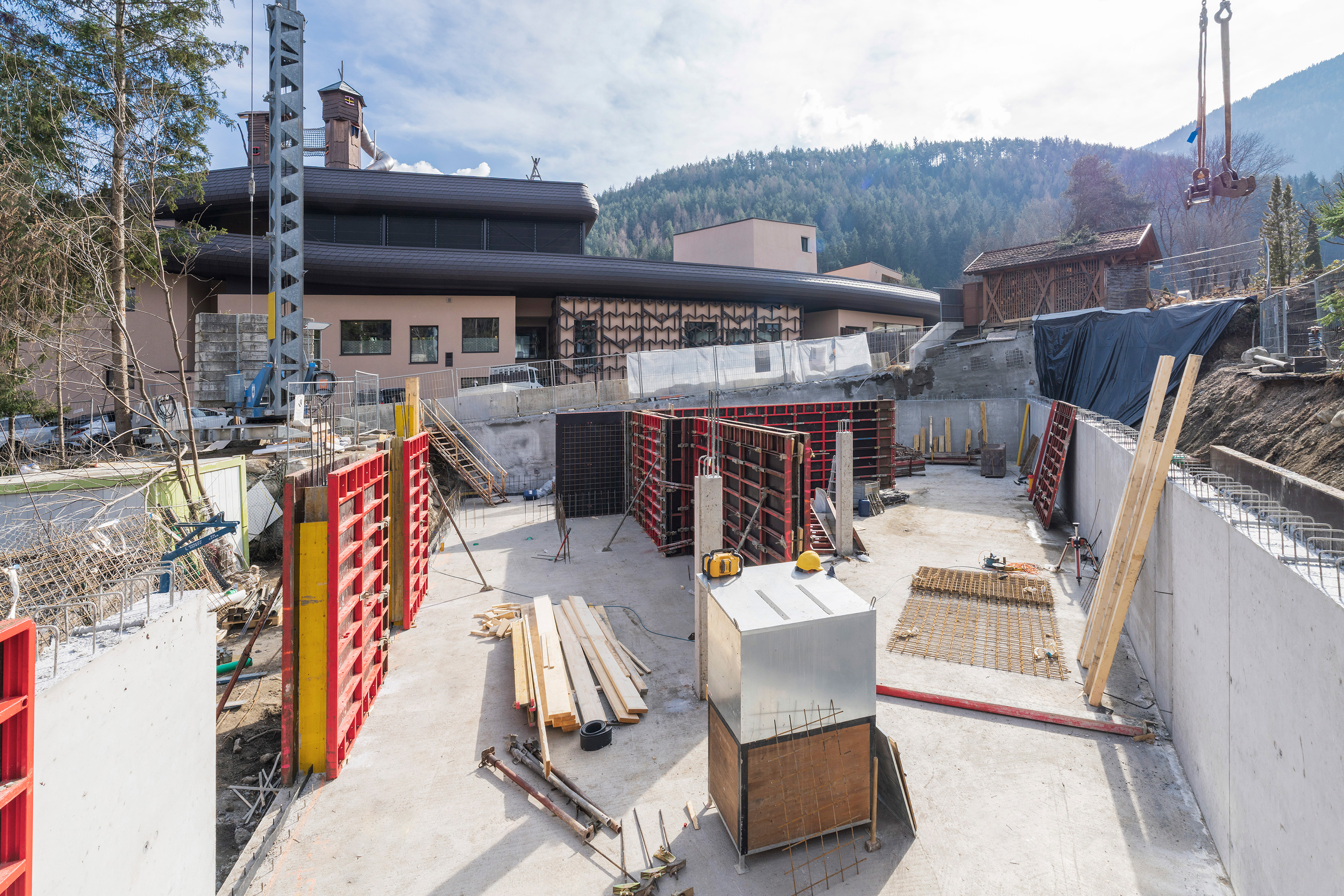 Casa residenziale con parcheggio interrato, Casteldarne / Chienes